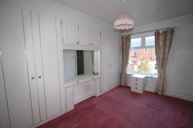  Image of 3 bedroom Terraced house to rent in Edenfield Road Rochdale OL11 at Rochdale OL11 5AE Rochdale, OL11 5AE