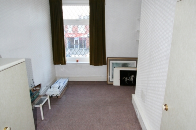  Image of 3 bedroom Terraced house to rent in Edenfield Road Rochdale OL11 at Rochdale OL11 5AE Rochdale, OL11 5AE