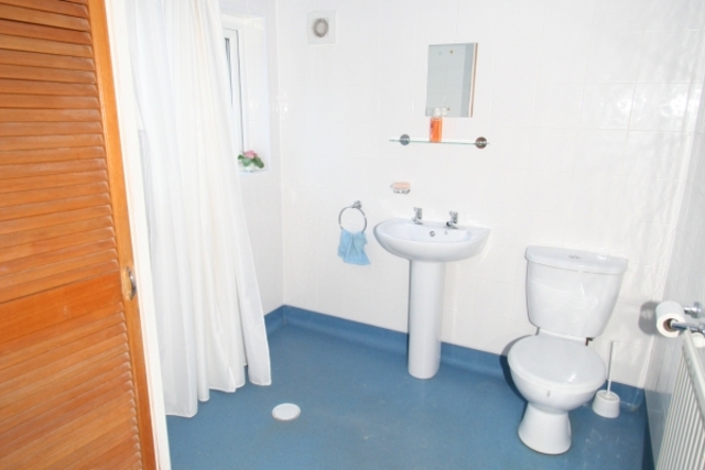  Image of 3 bedroom Terraced house to rent in Edenfield Road Rochdale OL11 at Rochdale OL11 5AE Rochdale, OL11 5AE