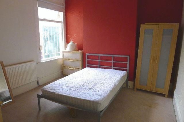 Image of 4 bedroom Terraced house for sale in Edge Grove Fairfield Liverpool L7 at Edge Grove  Liverpool, L7 0HW