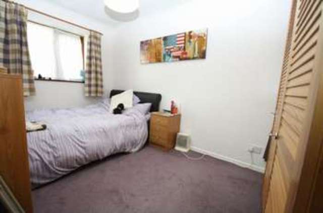  Image of 2 bedroom Flat to rent in Edmunds Gardens High Wycombe HP12 at Edmunds Gardens  High Wycombe, HP12 4LP
