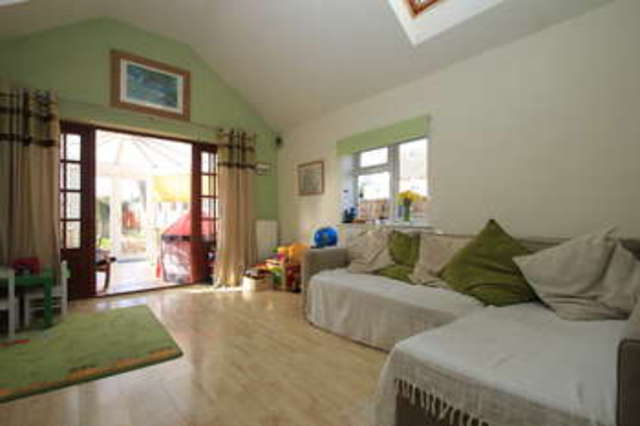  Image of 3 bedroom Detached house for sale in Ellerton Road Tolworth Surbiton KT6 at Surbiton Surrey, KT6 7UD