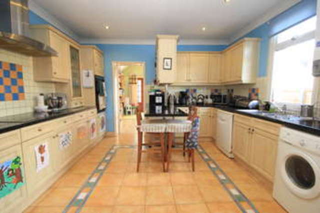  Image of 3 bedroom Detached house for sale in Ellerton Road Tolworth Surbiton KT6 at Surbiton Surrey, KT6 7UD