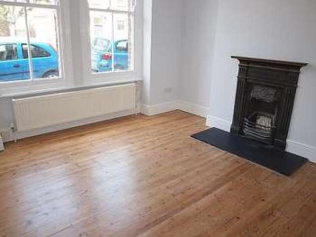  Image of 2 bedroom Ground Flat to rent in Emu Road London SW8 at Battersea, SW8 3PS