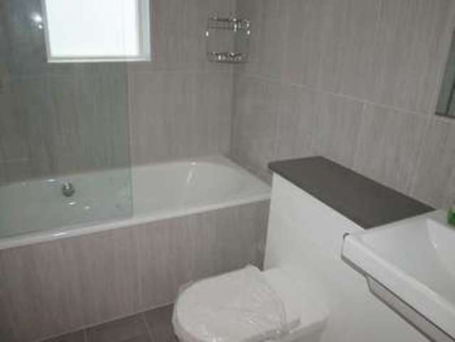  Image of 2 bedroom Ground Flat to rent in Emu Road London SW8 at Battersea, SW8 3PS