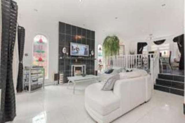  Image of 5 bedroom Detached house for sale in Faulkner Grove Motherwell ML1 at Motherwell North Lanarkshire Cleland, ML1 5LD