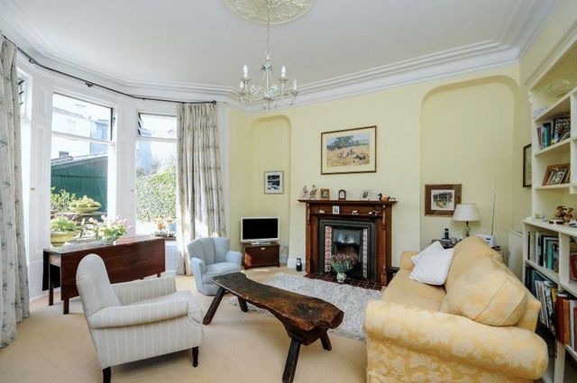  Image of 2 bedroom Flat for sale in Fernbank Road Redland Bristol BS6 at Fernbank Road Redland Bristol, BS6 6PX