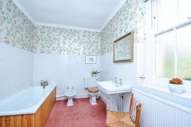  Image of 2 bedroom Flat for sale in Fernbank Road Redland Bristol BS6 at Fernbank Road Redland Bristol, BS6 6PX