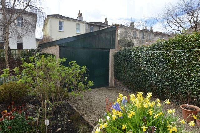  Image of 2 bedroom Flat for sale in Fernbank Road Redland Bristol BS6 at Fernbank Road Redland Bristol, BS6 6PX