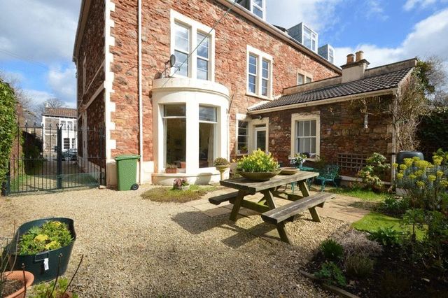  Image of 2 bedroom Flat for sale in Fernbank Road Redland Bristol BS6 at Fernbank Road Redland Bristol, BS6 6PX