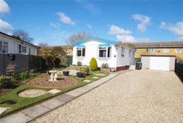  Image of 2 bedroom Bungalow for sale in Four Seasons Park Chapel St. Leonards Skegness PE24 at Chapel St Leonards, PE24 5YW