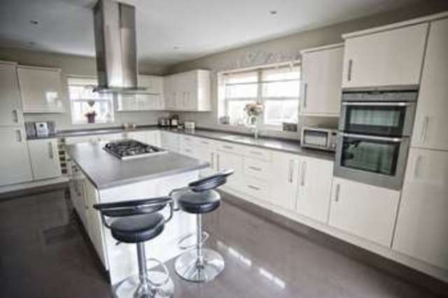  Image of 4 bedroom Detached house for sale in Front Street East Stockwith Gainsborough DN21 at 18 Front Street East Stockwith East Stockwith, DN21 3DH