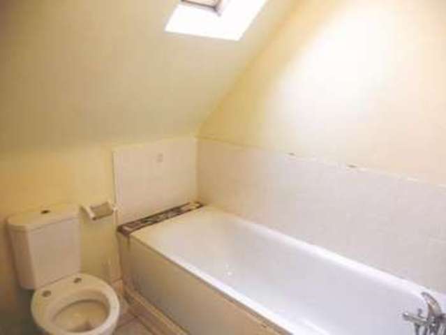  Image of 2 bedroom Flat for sale in Garlands Road Redhill RH1 at Garlands Road  REDHILL, RH1 6NX