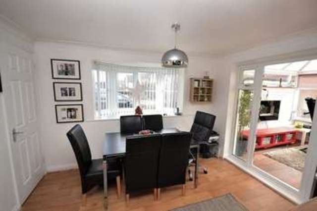  Image of 3 bedroom Detached house for sale in Gibson Drive Leighton Buzzard LU7 at Gibson Drive  Leighton Buzzard, LU7 4NZ
