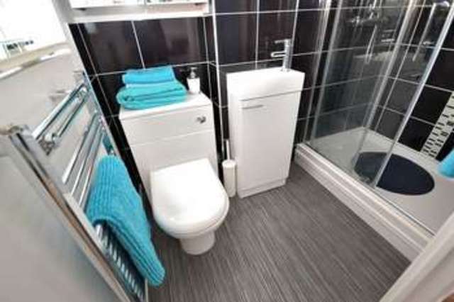 Image of 3 bedroom Detached house for sale in Gibson Drive Leighton Buzzard LU7 at Gibson Drive  Leighton Buzzard, LU7 4NZ