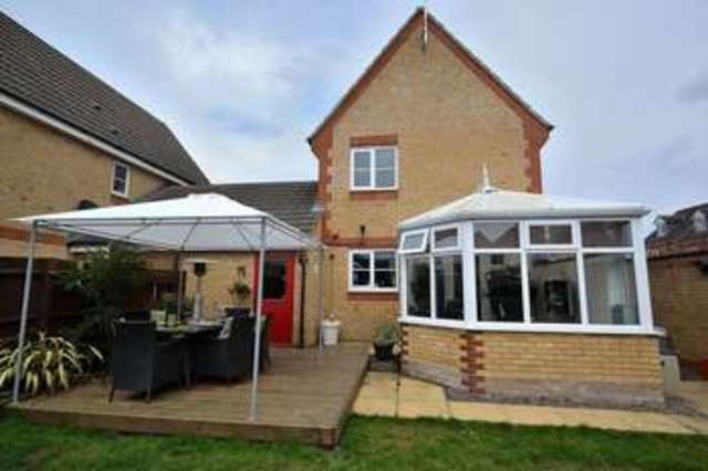  Image of 3 bedroom Detached house for sale in Gibson Drive Leighton Buzzard LU7 at Gibson Drive  Leighton Buzzard, LU7 4NZ