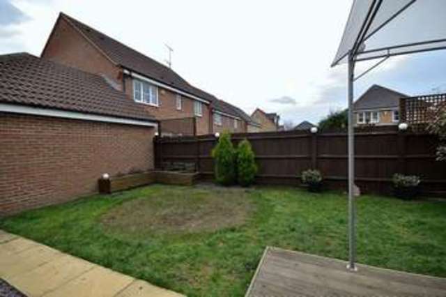  Image of 3 bedroom Detached house for sale in Gibson Drive Leighton Buzzard LU7 at Gibson Drive  Leighton Buzzard, LU7 4NZ