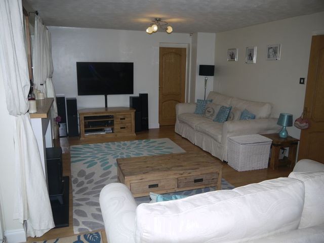  Image of 4 bedroom Detached house for sale in Glenfield Close Aylesbury HP21 at Glenfield Close  Aylesbury, HP21 7NE