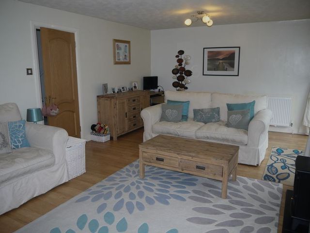 Image of 4 bedroom Detached house for sale in Glenfield Close Aylesbury HP21 at Glenfield Close  Aylesbury, HP21 7NE