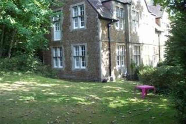  Image of 1 bedroom Flat to rent in Badgers Hollow Peperharow Road Godalming GU7 at Godalming, GU7 2PX