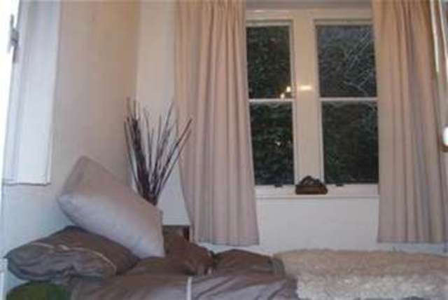  Image of 1 bedroom Flat to rent in Badgers Hollow Peperharow Road Godalming GU7 at Godalming, GU7 2PX