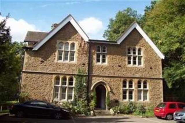  Image of 1 bedroom Flat to rent in Badgers Hollow Peperharow Road Godalming GU7 at Godalming, GU7 2PX