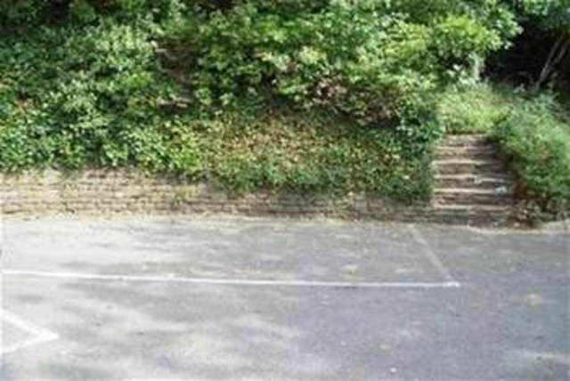  Image of 1 bedroom Flat to rent in Badgers Hollow Peperharow Road Godalming GU7 at Godalming, GU7 2PX