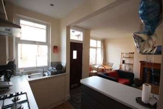  Image of 4 bedroom Terraced house to rent in Graham Grove Burley Leeds LS4 at Graham Grove Burley Leeds, LS4 2NF