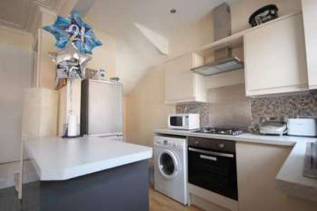  Image of 4 bedroom Terraced house to rent in Graham Grove Burley Leeds LS4 at Graham Grove Burley Leeds, LS4 2NF