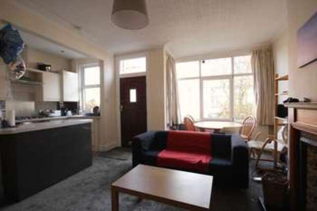  Image of 4 bedroom Terraced house to rent in Graham Grove Burley Leeds LS4 at Graham Grove Burley Leeds, LS4 2NF