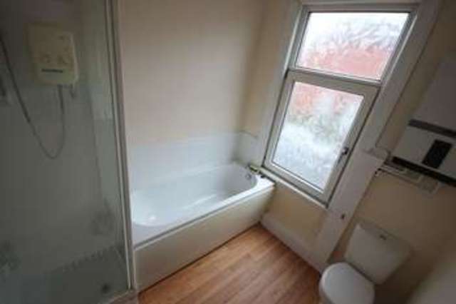  Image of 4 bedroom Terraced house to rent in Graham Grove Burley Leeds LS4 at Graham Grove Burley Leeds, LS4 2NF