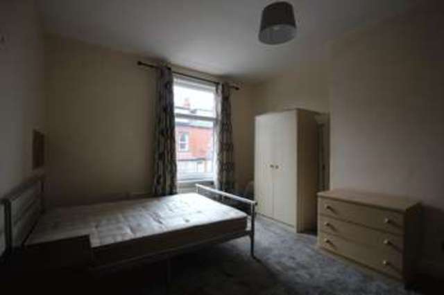  Image of 4 bedroom Terraced house to rent in Graham Grove Burley Leeds LS4 at Graham Grove Burley Leeds, LS4 2NF