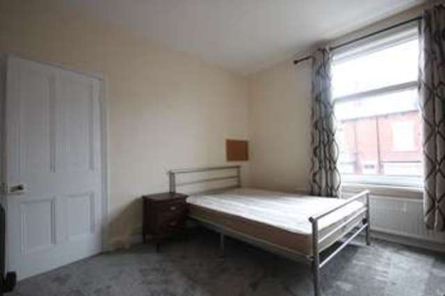  Image of 4 bedroom Terraced house to rent in Graham Grove Burley Leeds LS4 at Graham Grove Burley Leeds, LS4 2NF
