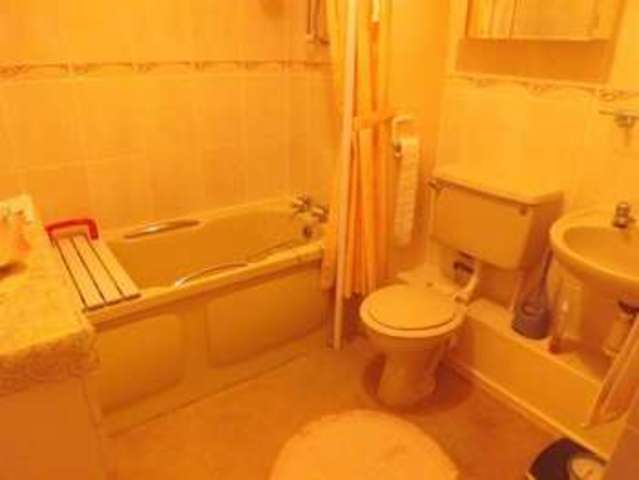  Image of 2 bedroom Flat for sale in St. Georges Court Deneside Great Yarmouth NR30 at Deneside  Great Yarmouth, NR30 2PY
