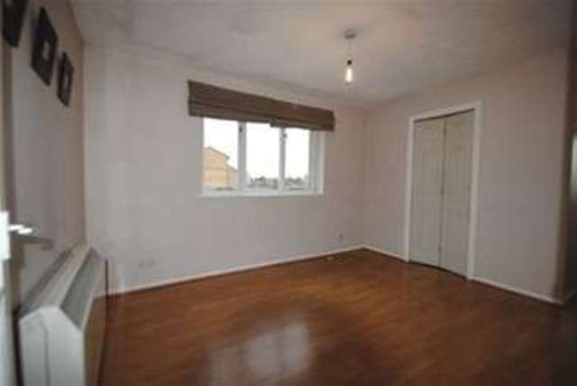  Image of 1 bedroom Flat for sale in Greenslade Road Barking IG11 at Greenslade Road  Barking, IG11 9XF