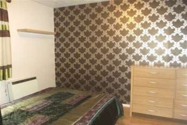  Image of 1 bedroom Flat to rent in Upper Edgeborough Road Guildford GU1 at Guildford, GU1 2BQ