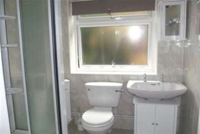  Image of 1 bedroom Flat to rent in Upper Edgeborough Road Guildford GU1 at Guildford, GU1 2BQ
