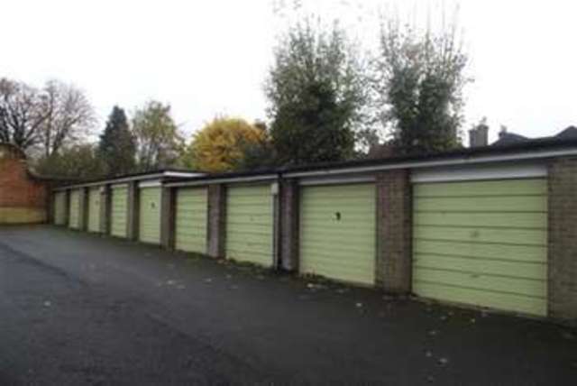  Image of 1 bedroom Flat to rent in Upper Edgeborough Road Guildford GU1 at Guildford, GU1 2BQ