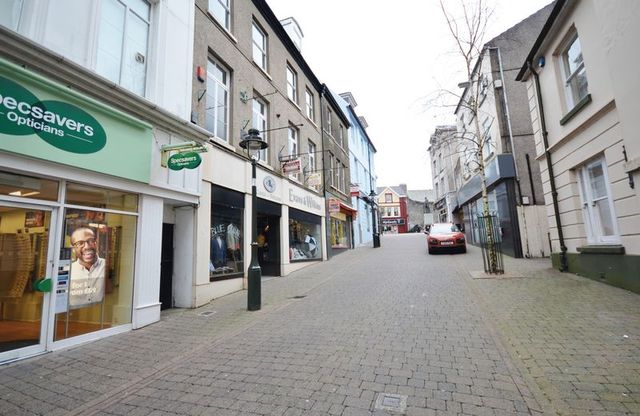  Image of Property to rent in Hall Street Carmarthen SA31 at Hall Street  Carmarthen, SA31 1PH