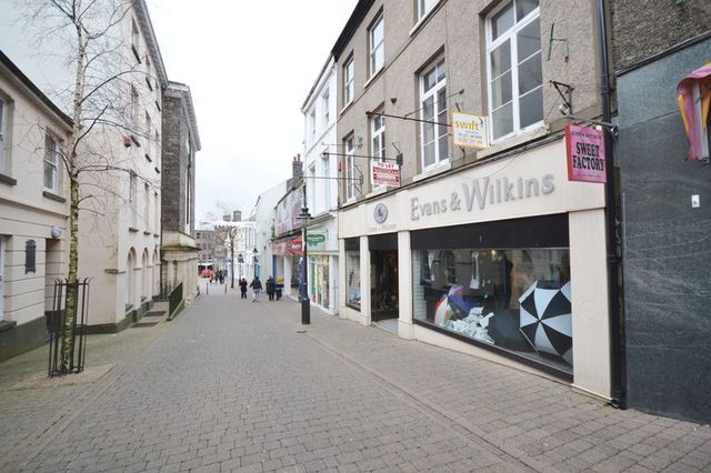  Image of Property to rent in Hall Street Carmarthen SA31 at Hall Street  Carmarthen, SA31 1PH