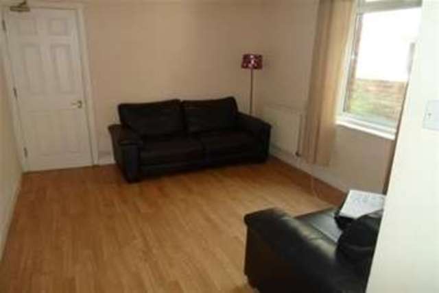  Image of 4 bedroom Detached house to rent in Harborough Road Shirley Southampton SO15 at Southampton, SO15 2FZ
