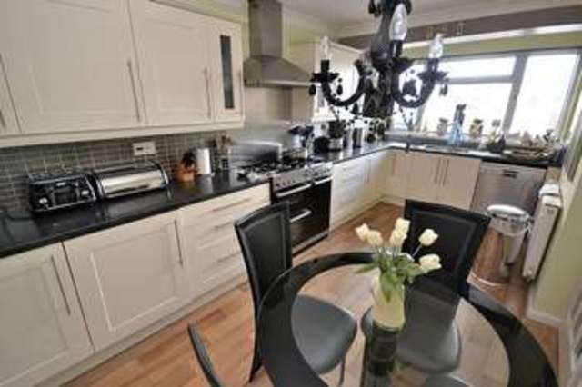  Image of 4 bedroom Detached house for sale in Harrow Road Leighton Buzzard LU7 at Harrow Road  Leighton Buzzard, LU7 4UF