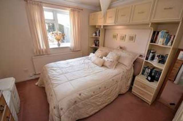  Image of 4 bedroom Detached house for sale in Harrow Road Leighton Buzzard LU7 at Harrow Road  Leighton Buzzard, LU7 4UF