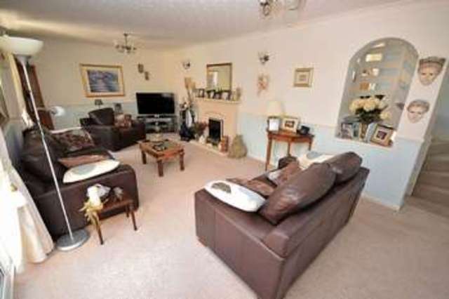  Image of 4 bedroom Detached house for sale in Harrow Road Leighton Buzzard LU7 at Harrow Road  Leighton Buzzard, LU7 4UF