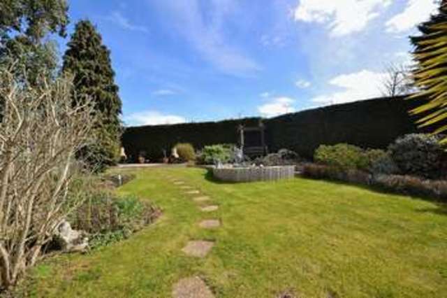  Image of 4 bedroom Detached house for sale in Harrow Road Leighton Buzzard LU7 at Harrow Road  Leighton Buzzard, LU7 4UF