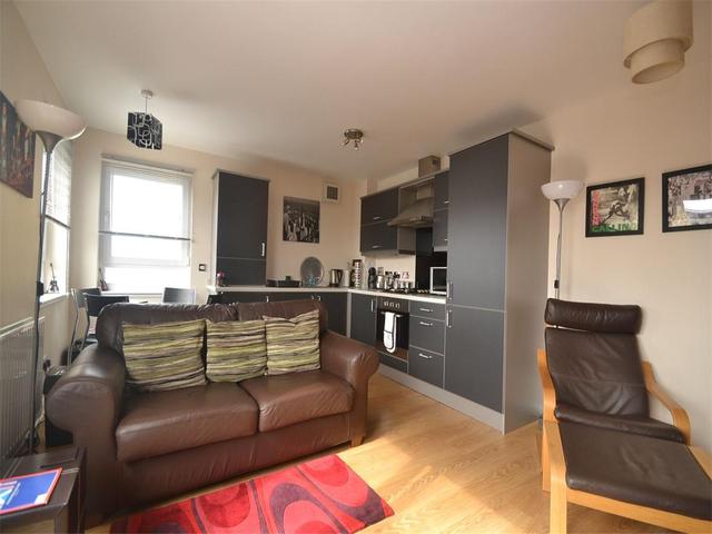  Image of 1 bedroom Flat to rent in Hawkhill Close Edinburgh EH7 at Lochend Edinburgh Edinburgh, EH7 6FE