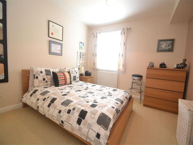  Image of 1 bedroom Flat to rent in Hawkhill Close Edinburgh EH7 at Lochend Edinburgh Edinburgh, EH7 6FE