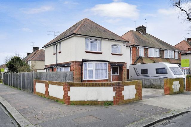  Image of 3 bedroom Detached house for sale in Haynes Road Worthing BN14 at Haynes Road  Worthing, BN14 7JY