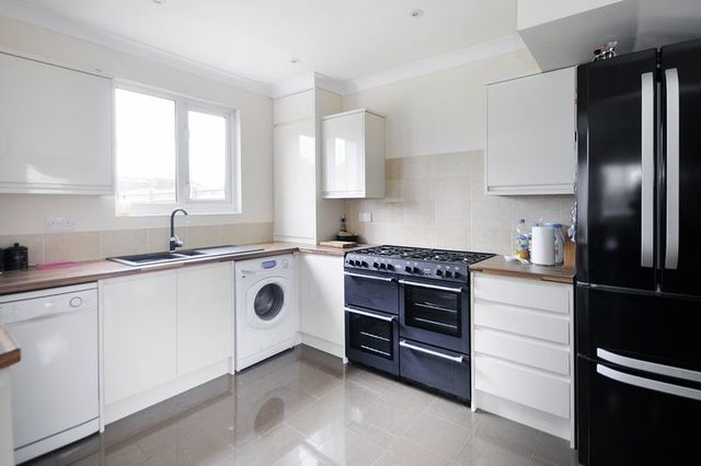  Image of 3 bedroom Detached house for sale in Haynes Road Worthing BN14 at Haynes Road  Worthing, BN14 7JY