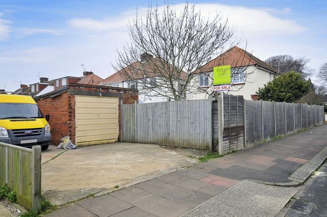  Image of 3 bedroom Detached house for sale in Haynes Road Worthing BN14 at Haynes Road  Worthing, BN14 7JY